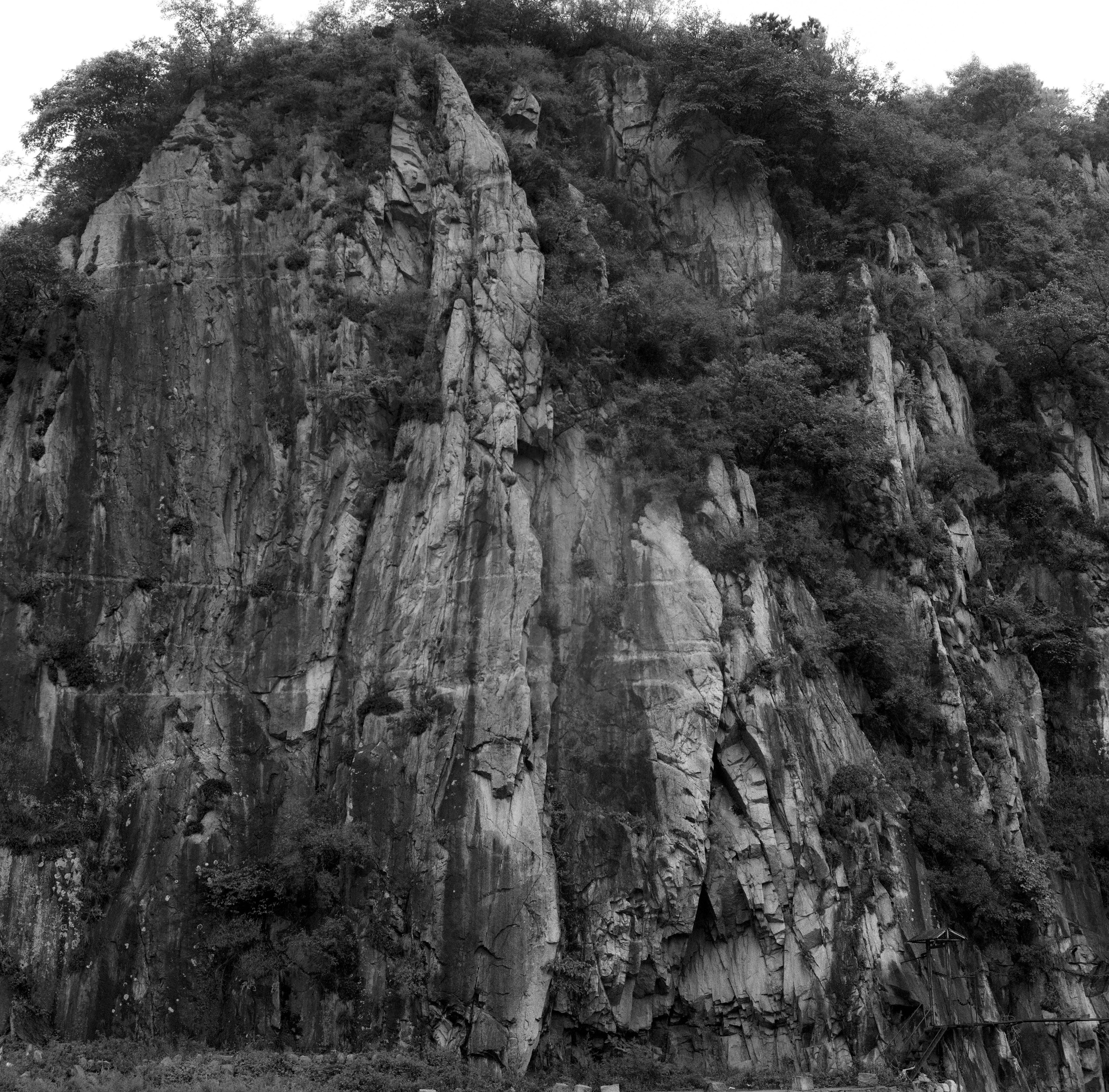 Between Mountains and Sea 40